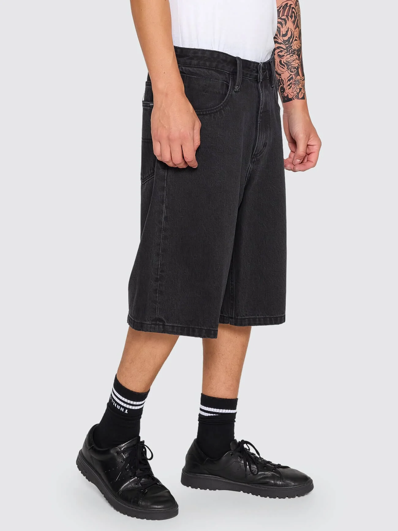 Big Slacker Denim Short - Aged Black - Image 4