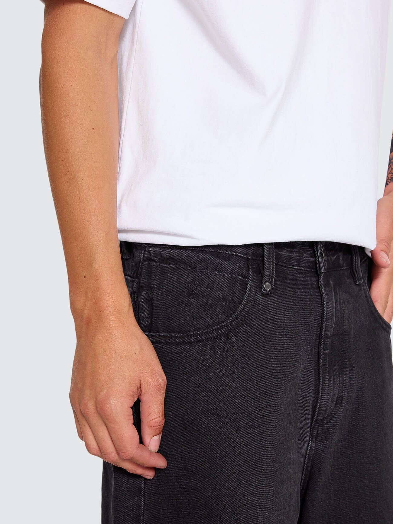 Big Slacker Denim Short - Aged Black - Image 6