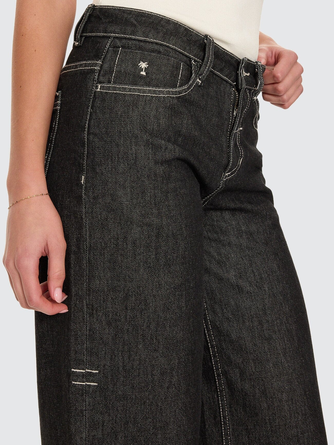 Hunter Low Rise Wide Jean - Raw Black - Image 6